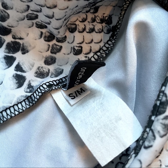 Onzie High Rise 7/8 Legging - Snake Print - Picture 4 of 4